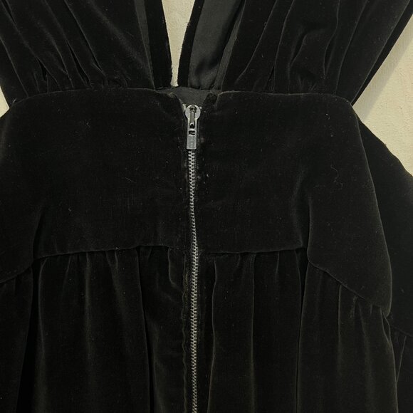 Vintage 1940s Black Velvet Pinafore Dress with Fur Trimmed Pockets Size S/M - Picture 9 of 10